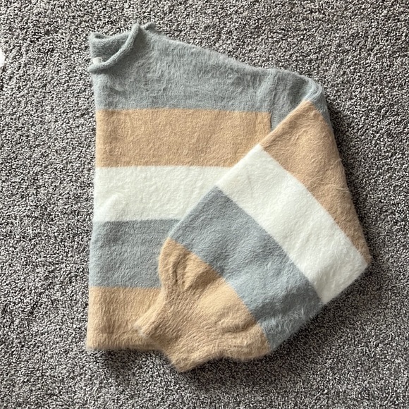 NanaMacs Sweater - Picture 2 of 4